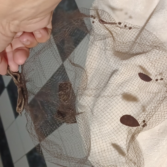 Vintage Set of 2 Net Veils, dark brown velvet bows and tear drops, tan velvet - Picture 2 of 11